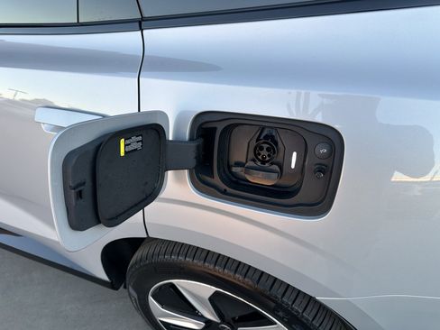 Used 2025 Volvo EX90 Plus image 33