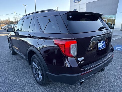 Used 2023 Ford Explorer XLT w/ Equipment Group 202A image 5