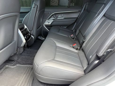 Certified 2025 Land Rover Range Rover SE AWD/4WD image 33