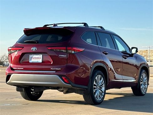 Used 2023 Toyota Highlander Platinum image 8
