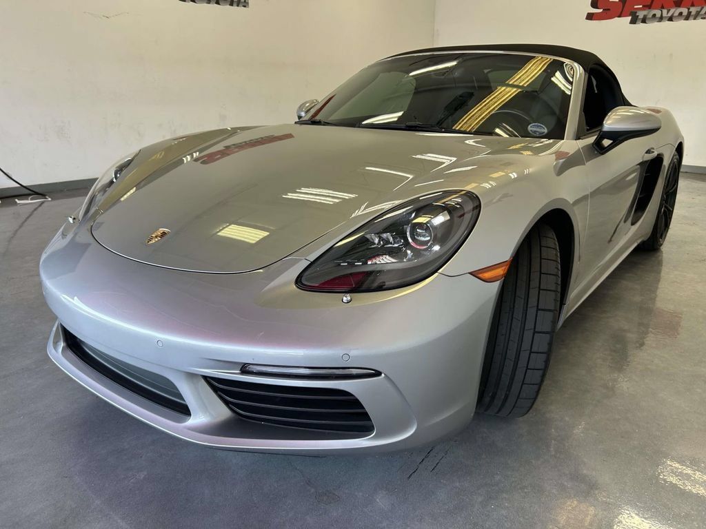 Used 2017 Porsche 718 Boxster RWD image 6