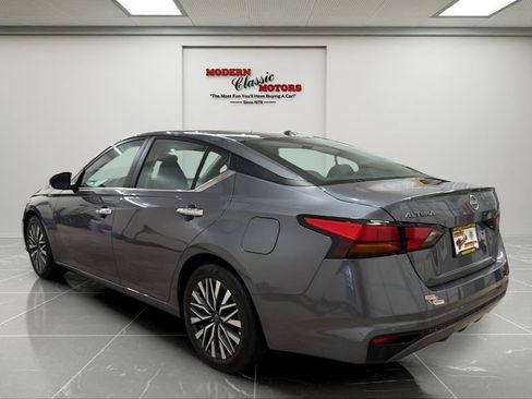 Used 2025 Nissan Altima 2.5 SV FWD image 3