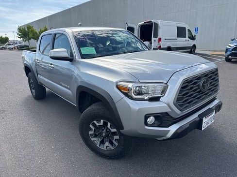 Used 2023 Toyota Tacoma TRD Off-Road w/ Technology Package image 5
