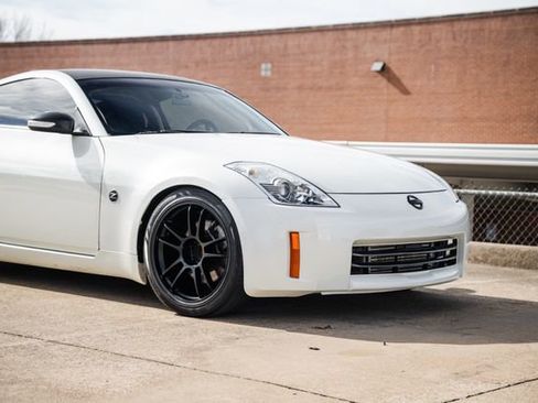 Used 2006 Nissan 350Z Coupe w/ (N93) Cargo Convenience Pkg image 33