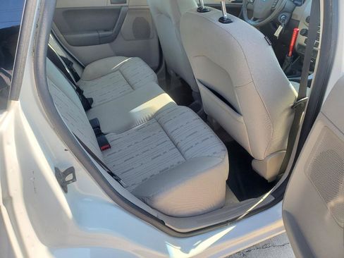 Used 2011 Ford Focus SE w/ 201A Rapid Spec Order Code FWD image 7