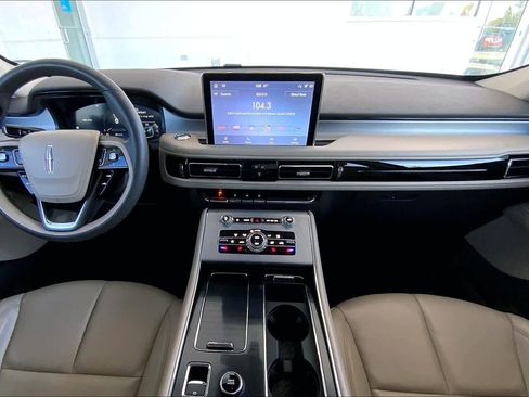 Used 2023 Lincoln Aviator AWD image 15