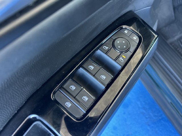 Used 2025 Nissan Pathfinder SL FWD image 19