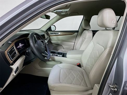 New 2026 Volkswagen Atlas SE image 8