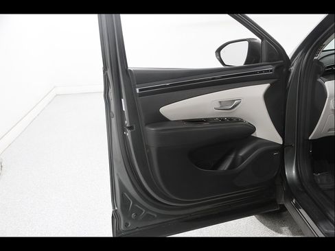 Certified 2023 Hyundai Tucson Limited AWD/4WD image 4