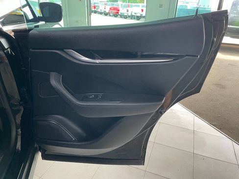 Used 2018 Maserati Levante image 21