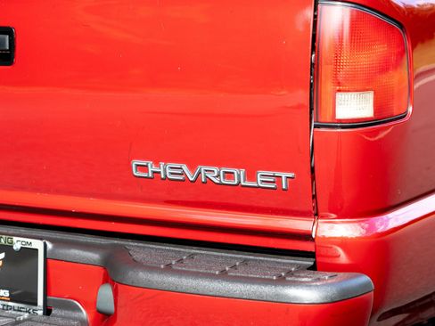 Used 2001 Chevrolet S10 Pickup LS w/ Preferred Equipment Group RWD image 36