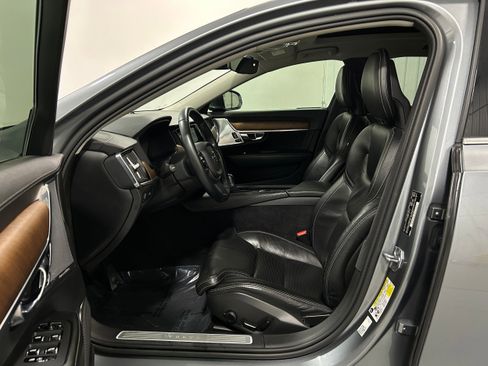 Used 2018 Volvo S90 T6 Inscription w/ Convenience Package image 3