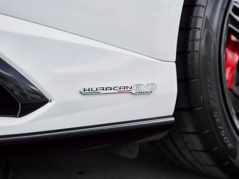 Used 2020 Lamborghini Huracan EVO image 8