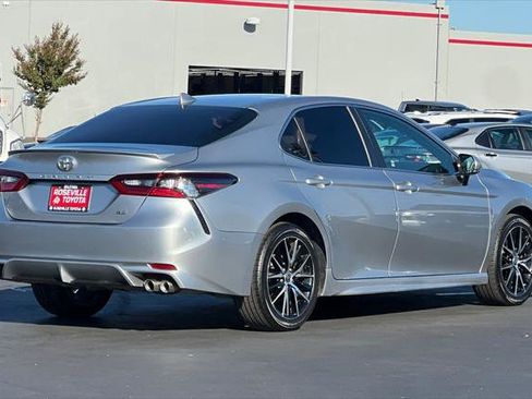 Certified 2022 Toyota Camry SE image 2