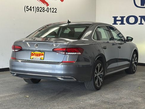 Used 2021 Volkswagen Passat 2.0T SE FWD image 3