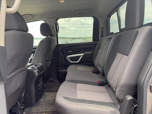 Used 2024 Nissan Titan SV w/ SV Convenience Package AWD/4WD image 11