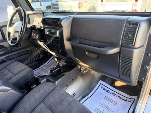 Used 2004 Jeep Wrangler X AWD/4WD image 15