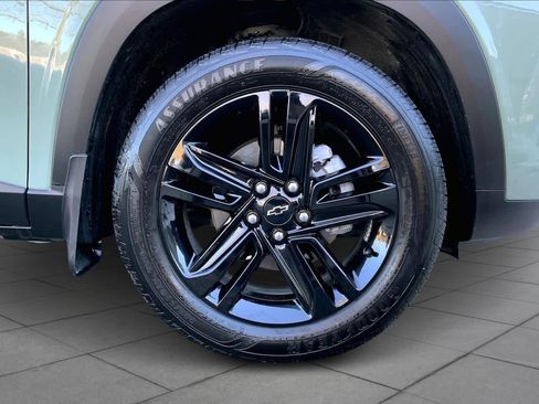 Used 2025 Chevrolet Trax ACTIV w/ Sunroof Package image 11