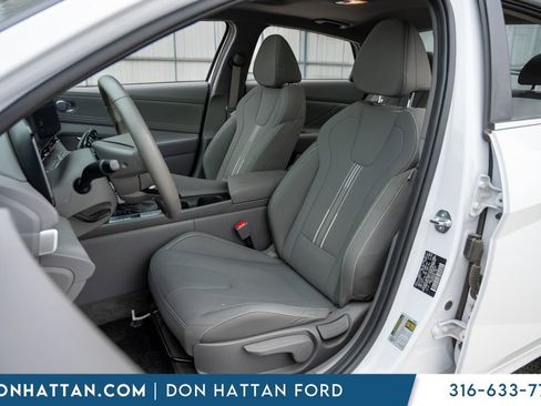 Used 2024 Hyundai Elantra SEL w/ Convenience Package FWD image 4