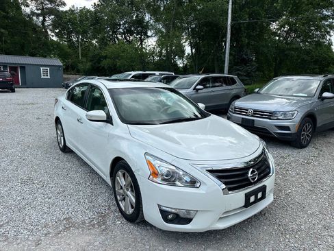 Used 2013 Nissan Altima 2.5 SL w/ Technology Pkg FWD image 3