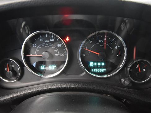 Used 2015 Jeep Wrangler Unlimited Sahara AWD/4WD image 6