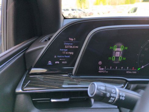 Used 2023 Cadillac Escalade Premium Luxury image 23