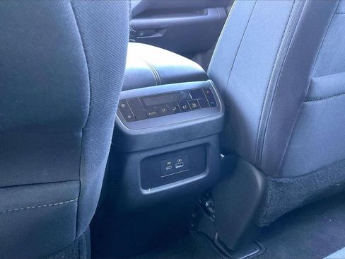 Used 2025 Nissan Pathfinder SV image 30