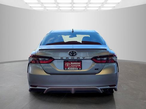 Used 2024 Toyota Camry SE image 6