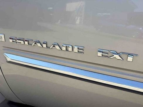 Used 2007 Cadillac Escalade EXT w/ Information Package AWD/4WD image 14
