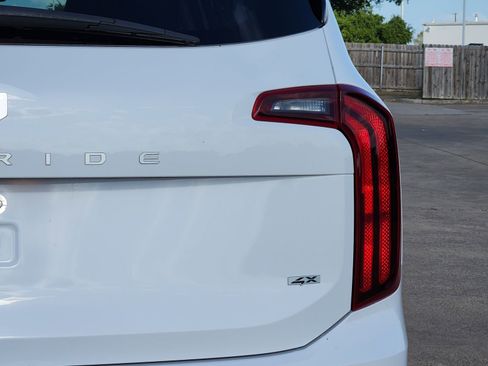 Used 2025 Kia Telluride S image 16