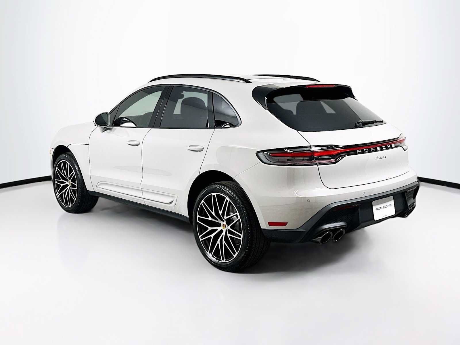 Used 2026 Porsche Macan AWD/4WD image 3