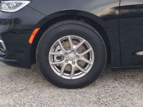 New 2026 Chrysler Pacifica Select image 10