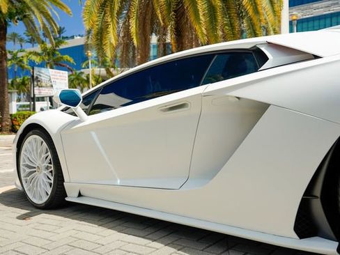 Used 2018 Lamborghini Aventador S AWD/4WD image 18