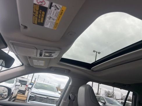 Used 2023 Toyota Highlander Limited image 17