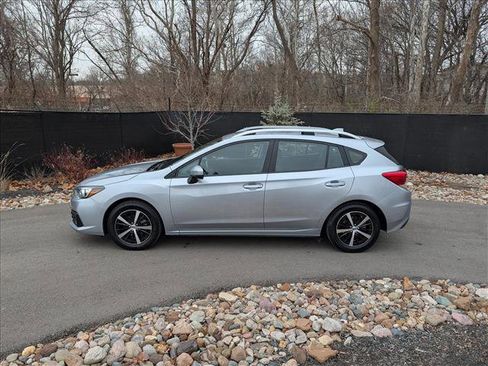 Used 2020 Subaru Impreza Premium image 2