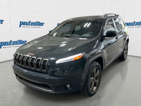 Used 2017 Jeep Cherokee Latitude AWD/4WD image 1