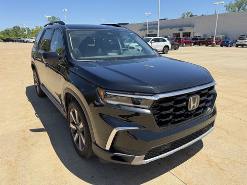 Used 2023 Honda Pilot Touring image 2