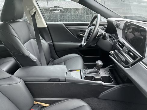 Certified 2025 Lexus ES 350 w/ Premium Package image 6