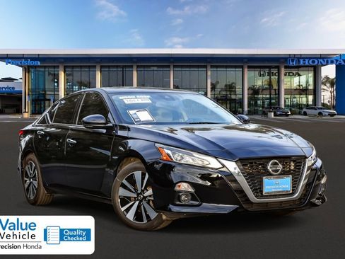 Used 2019 Nissan Altima 2.5 SV image 1