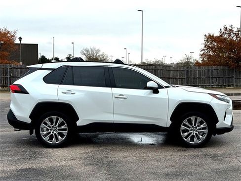 Used 2024 Toyota RAV4 XLE Premium image 9