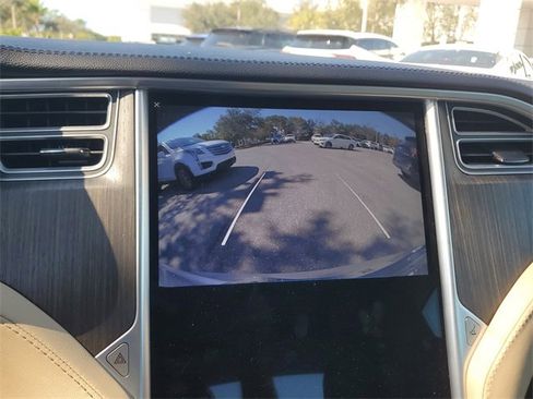 Used 2013 Tesla Model S Base image 23