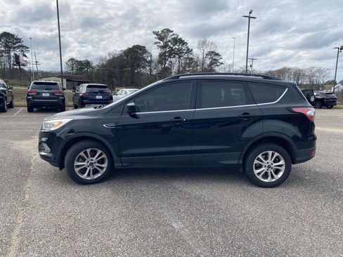 Used 2017 Ford Escape SE w/ Equipment Group 201A image 4