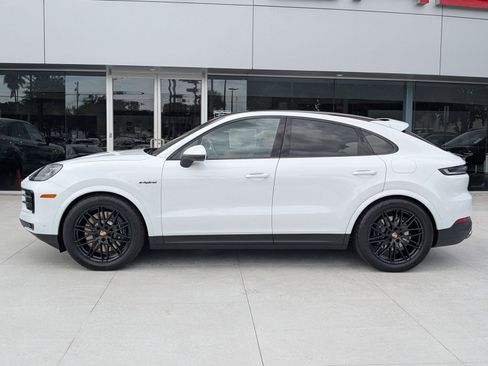 New 2026 Porsche Cayenne E-Hybrid Coupe AWD/4WD image 2