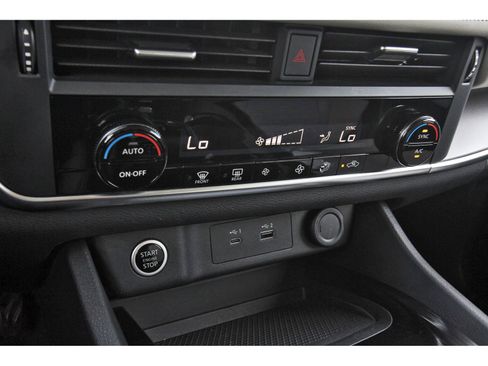 Used 2023 Nissan Rogue SV image 22