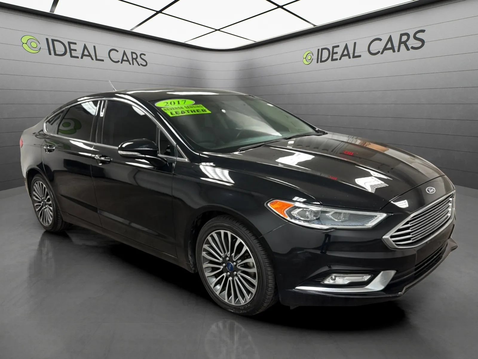 Used 2017 Ford Fusion SE w/ Fusion SE Technology Package FWD image 3