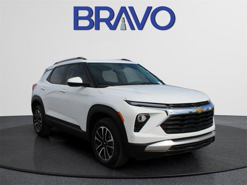 Used 2026 Chevrolet TrailBlazer LT image 3