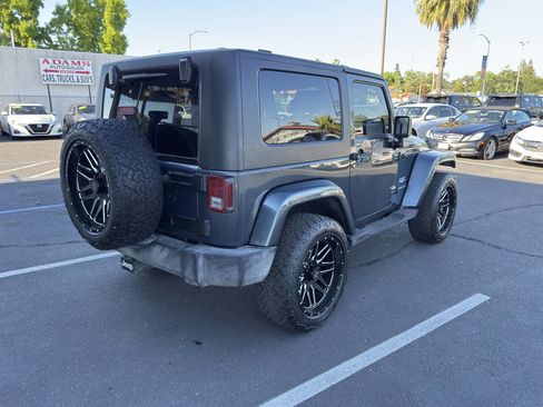Used 2007 Jeep Wrangler Sahara w/ Dual Top Group AWD/4WD image 3