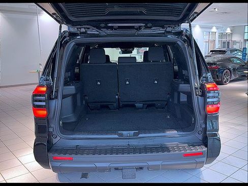 Used 2025 Toyota 4Runner SR5 AWD/4WD image 7