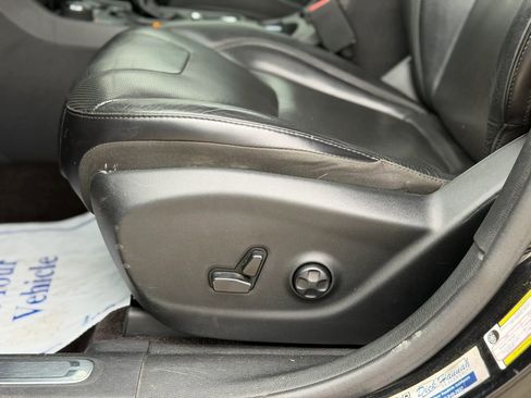 Used 2019 Jeep Cherokee Limited image 26