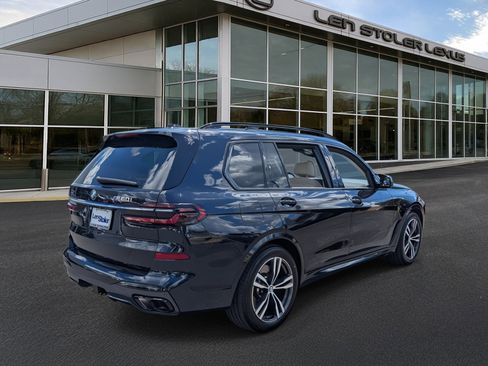Used 2023 BMW X7 M60i image 3